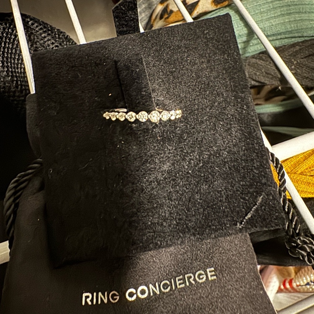 Ring Concierge Graduated Single Prone Diamond Ring - White Gold